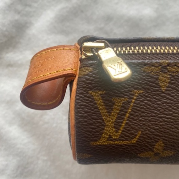 Vintage, LV Louis Vuitton Monogram Tootsie Roll Clutch - PRICED TO SELL QUICKLY - Picture 3 of 10